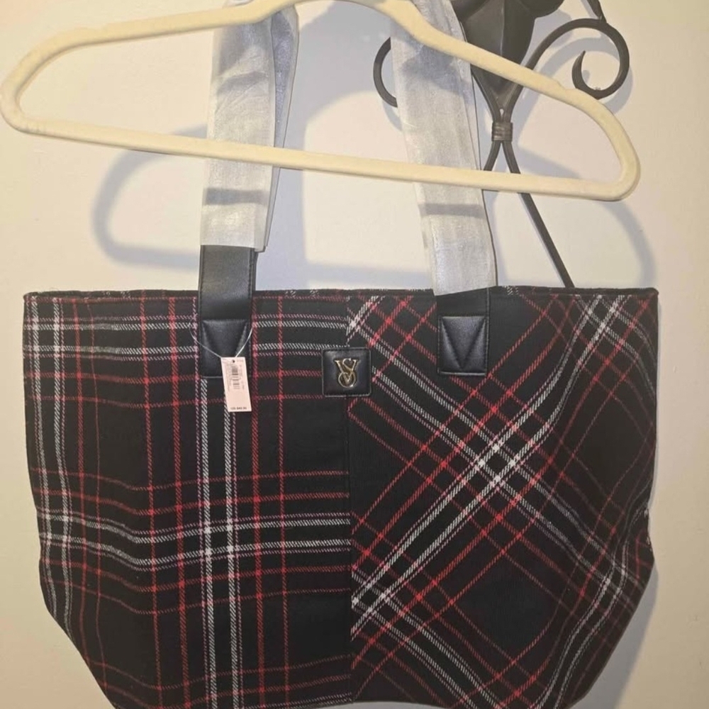 Elegant Plaid Tote Bag - Black and Red